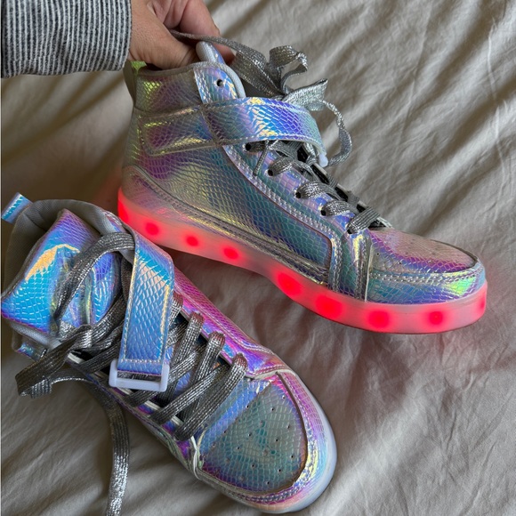 Light up ⚡️Rechargeable High top Sneakers - Picture 3 of 4